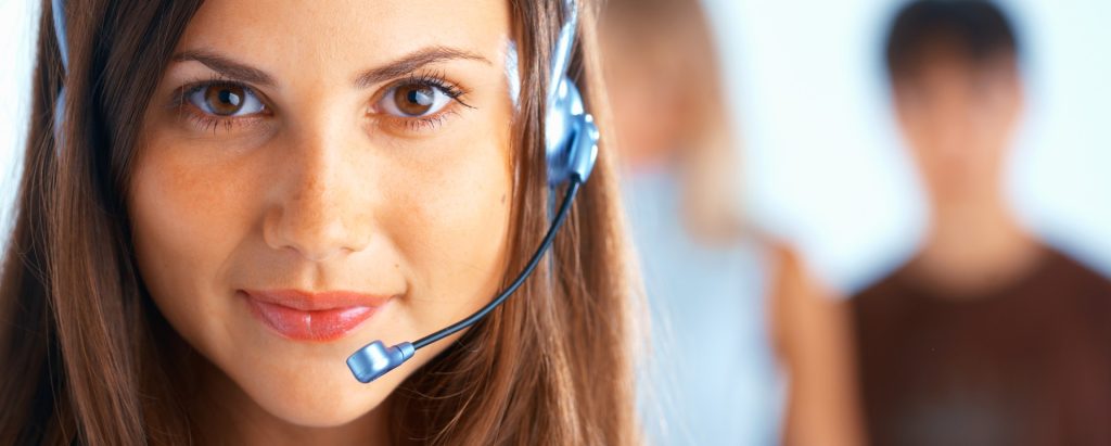 Customer experience specialist wearing a headset during a support conversation