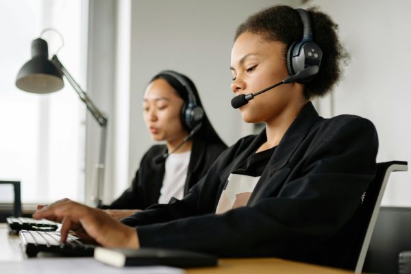 Female customer support agent showcasing a global outsourcing solution.
