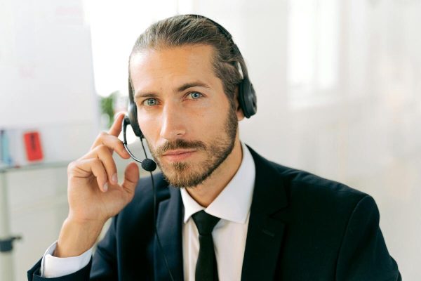 Call center agent providing inbound call center services for customer support