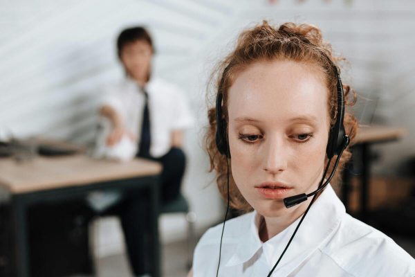 Call center agent offering real-time sales support to business prospects